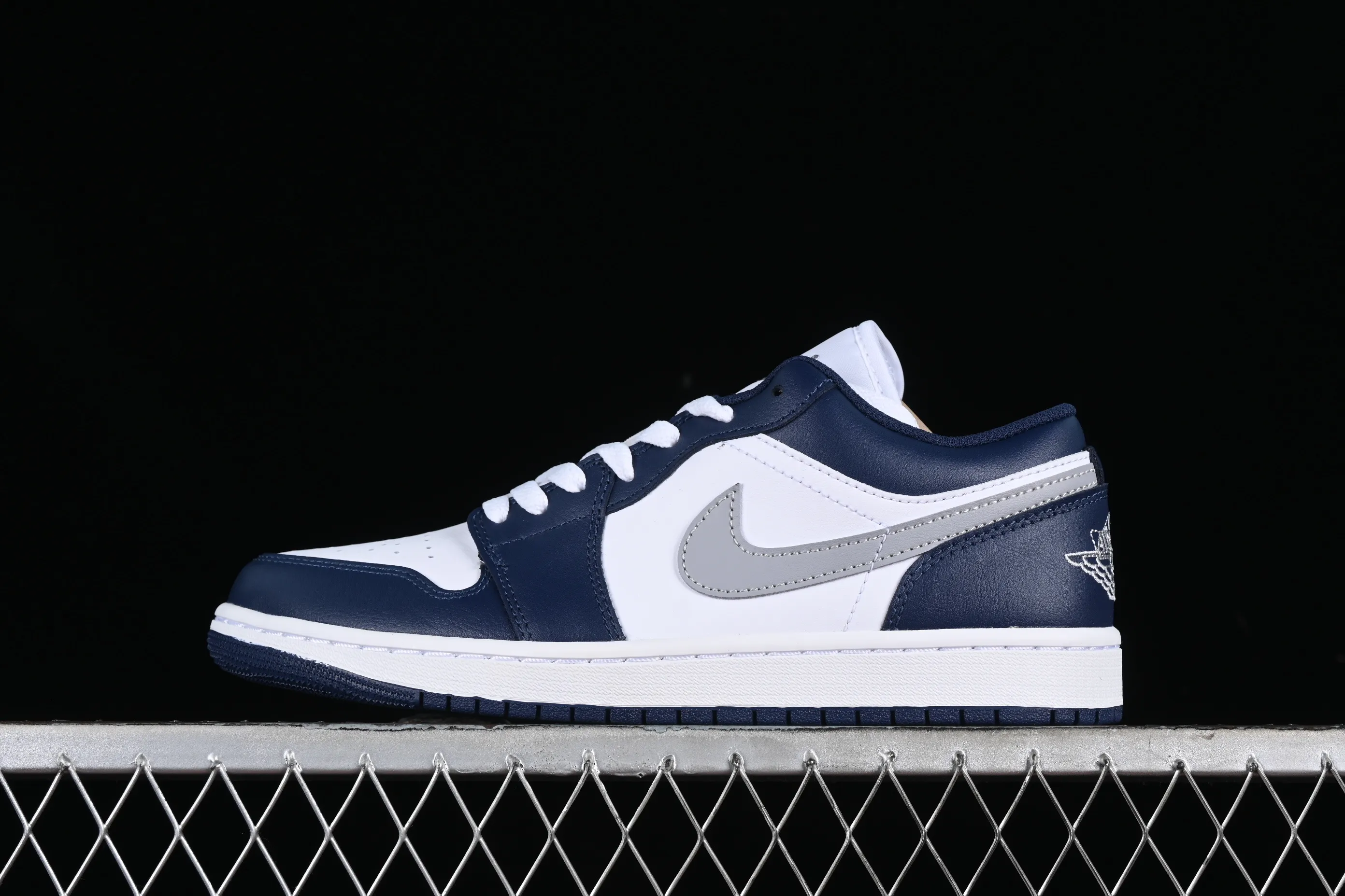 All categories Air Jordan Jordan series basketball shoes Air Jordan 1 Low G version pure original Air Jordan 1 Low AJ1 Joe 1 white blue gray low-top cultural basketball shoes 553558-141
